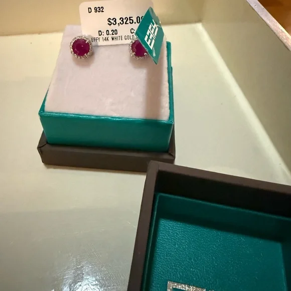 Stunning 14k gold ruby and diamond Earrings